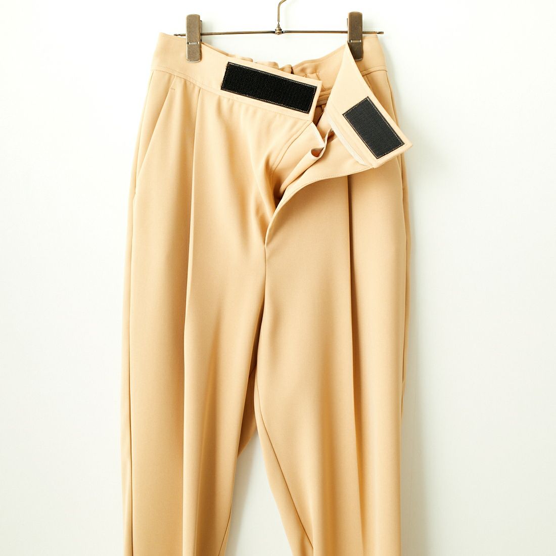 CHIGNON [シニヨン] マジックテープテーパードパンツ [3736-565PT] L/BEIGE