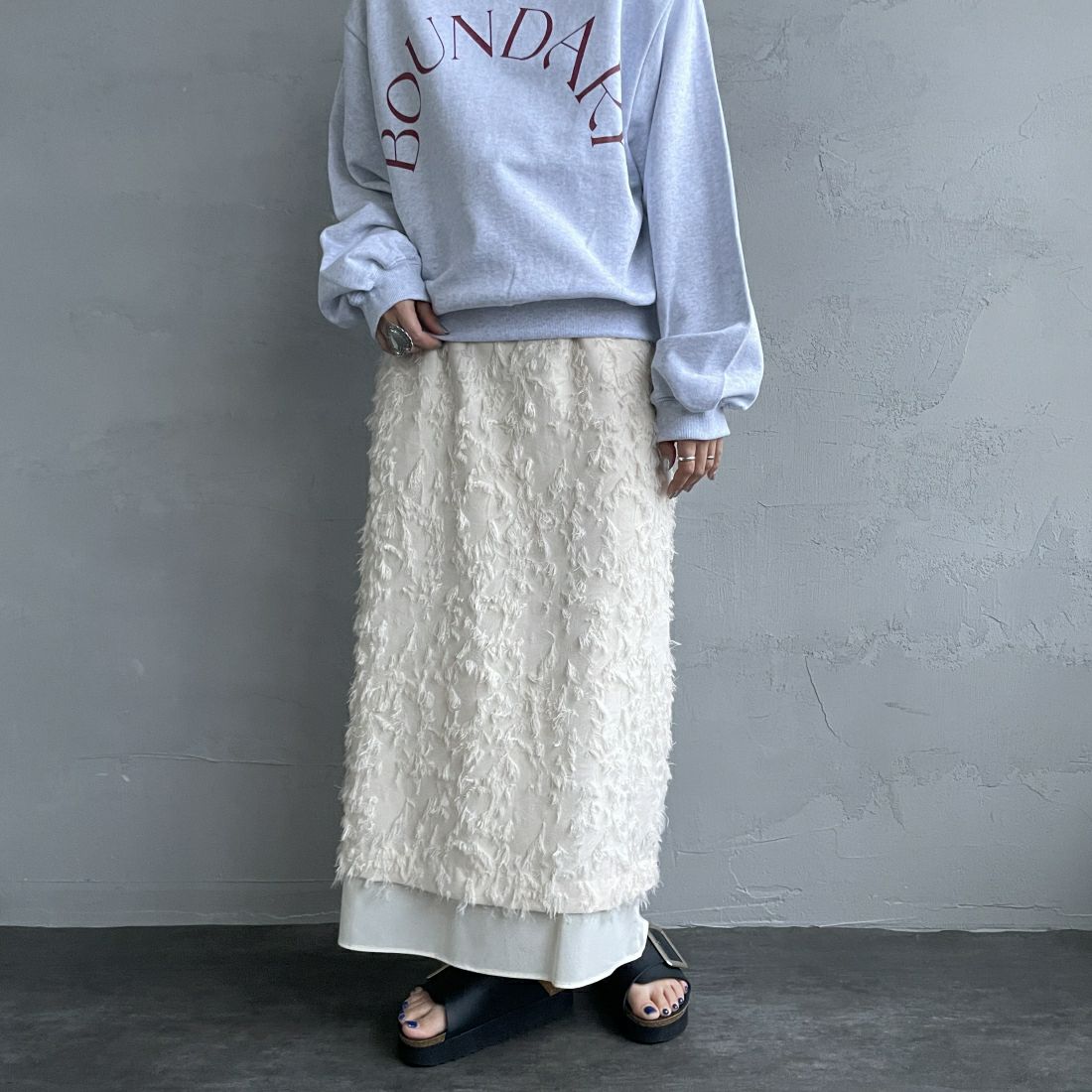 CHIGNON [シニヨン] カットジャガードスカート [2236-497KK] IVORY &&モデル身長：156cm 着用サイズ：F&&