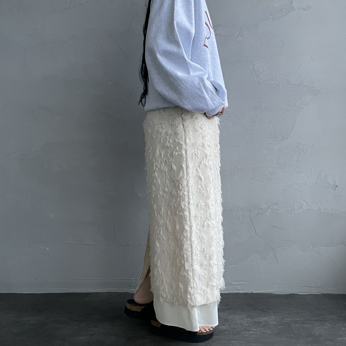 CHIGNON [シニヨン] カットジャガードスカート [2236-497KK] IVORY &&モデル身長：156cm 着用サイズ：F&&