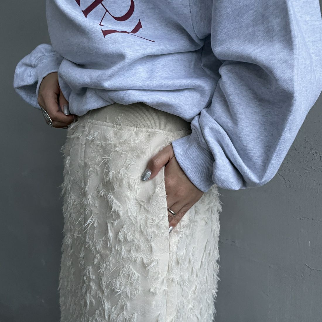 CHIGNON [シニヨン] カットジャガードスカート [2236-497KK] IVORY &&モデル身長：156cm 着用サイズ：F&&