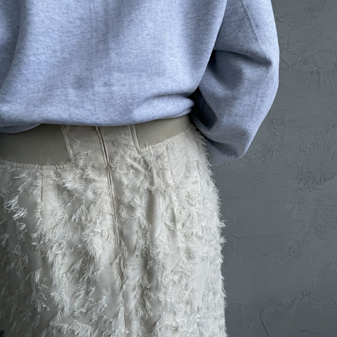 CHIGNON [シニヨン] カットジャガードスカート [2236-497KK] IVORY &&モデル身長：156cm 着用サイズ：F&&