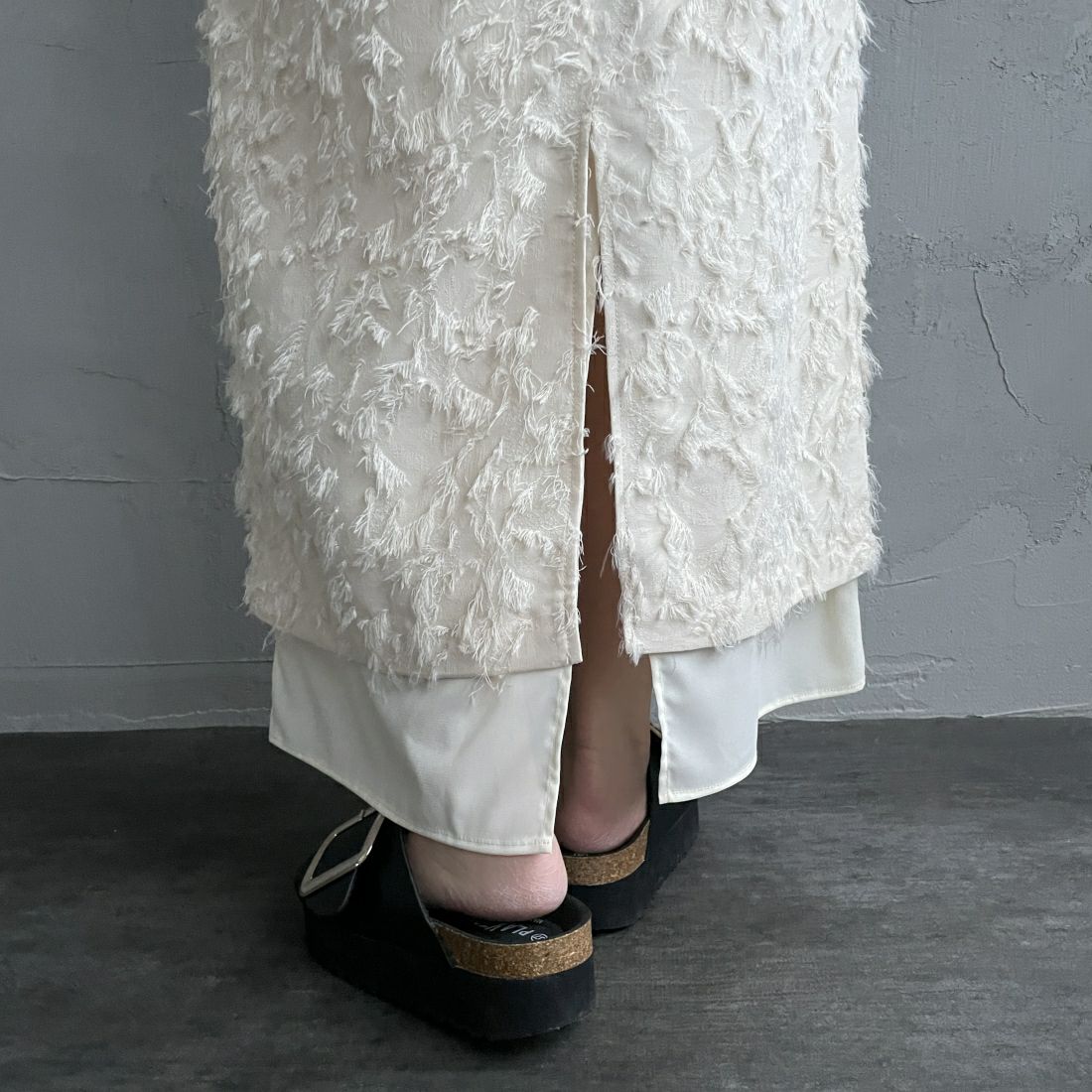 CHIGNON [シニヨン] カットジャガードスカート [2236-497KK] IVORY &&モデル身長：156cm 着用サイズ：F&&