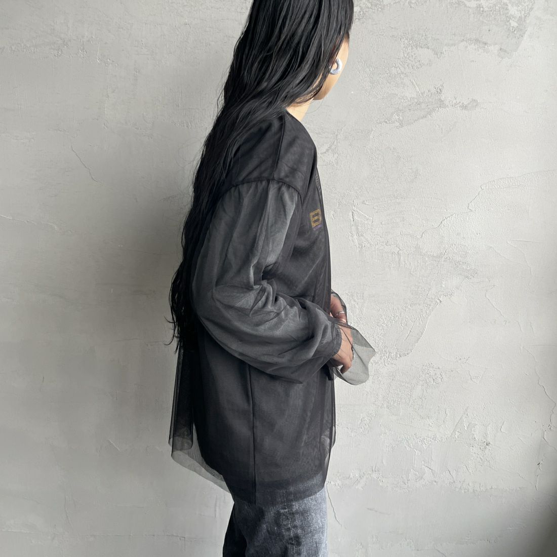 By/m [バイエム] シアーメッシュブラウス [24112009] 09 BLACK &&モデル身長：156cm 着用サイズ：F&&