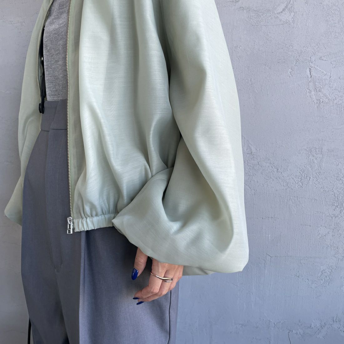 USINE [ユジーヌ] ボリュームスリーブ チュールブルゾン [2410201] LT.GREEN &&モデル身長：156cm 着用サイズ：F&&