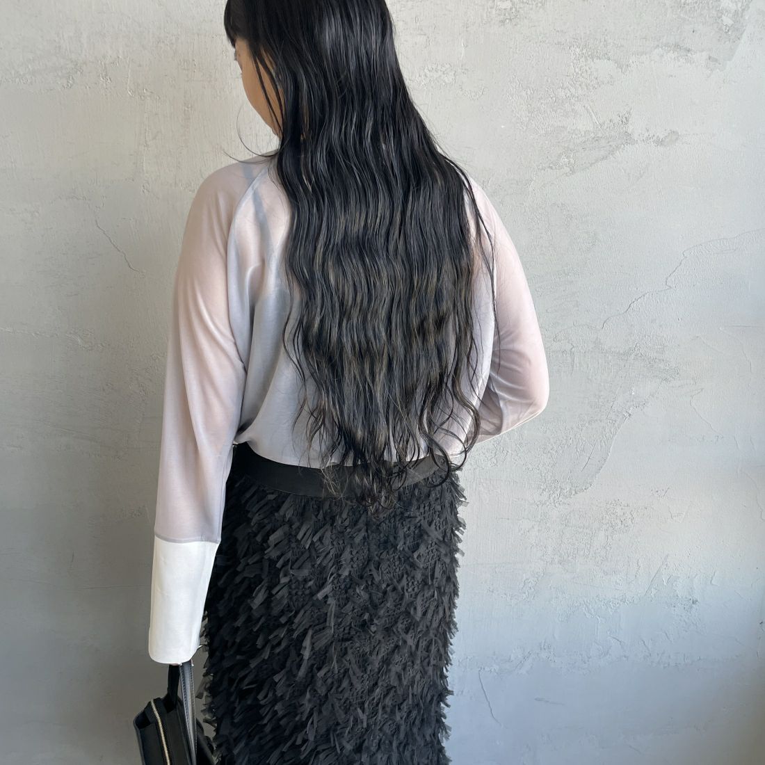 By/m [バイエム] シアーラグランスリーブカットソー [24112013] 07 GRY/OFF &&モデル身長：156cm 着用サイズ：F&&
