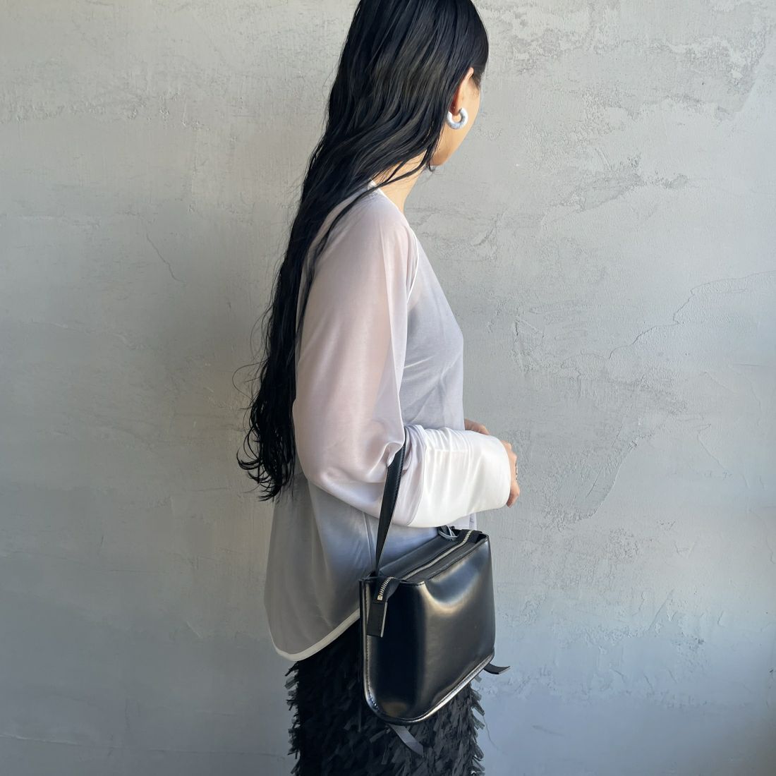 By/m [バイエム] シアーラグランスリーブカットソー [24112013] 07 GRY/OFF &&モデル身長：156cm 着用サイズ：F&&