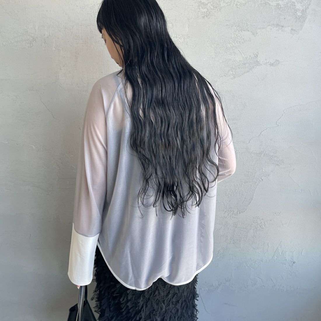 By/m [バイエム] シアーラグランスリーブカットソー [24112013] 07 GRY/OFF &&モデル身長：156cm 着用サイズ：F&&