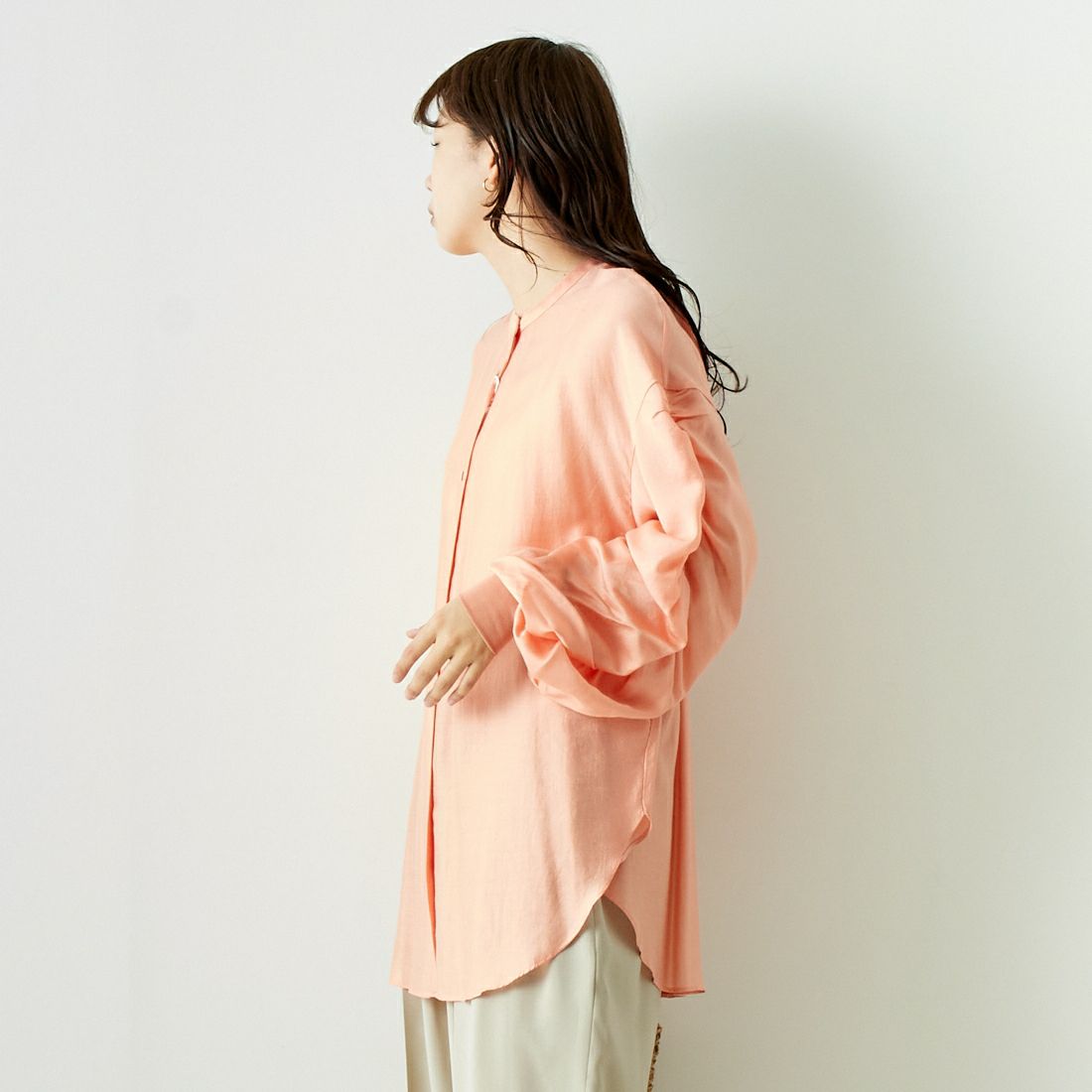 CHIGNON [シニヨン] シャーリングスリーブシャツ [1636-593JS] ORANGE &&モデル身長：167cm 着用サイズ：F&&