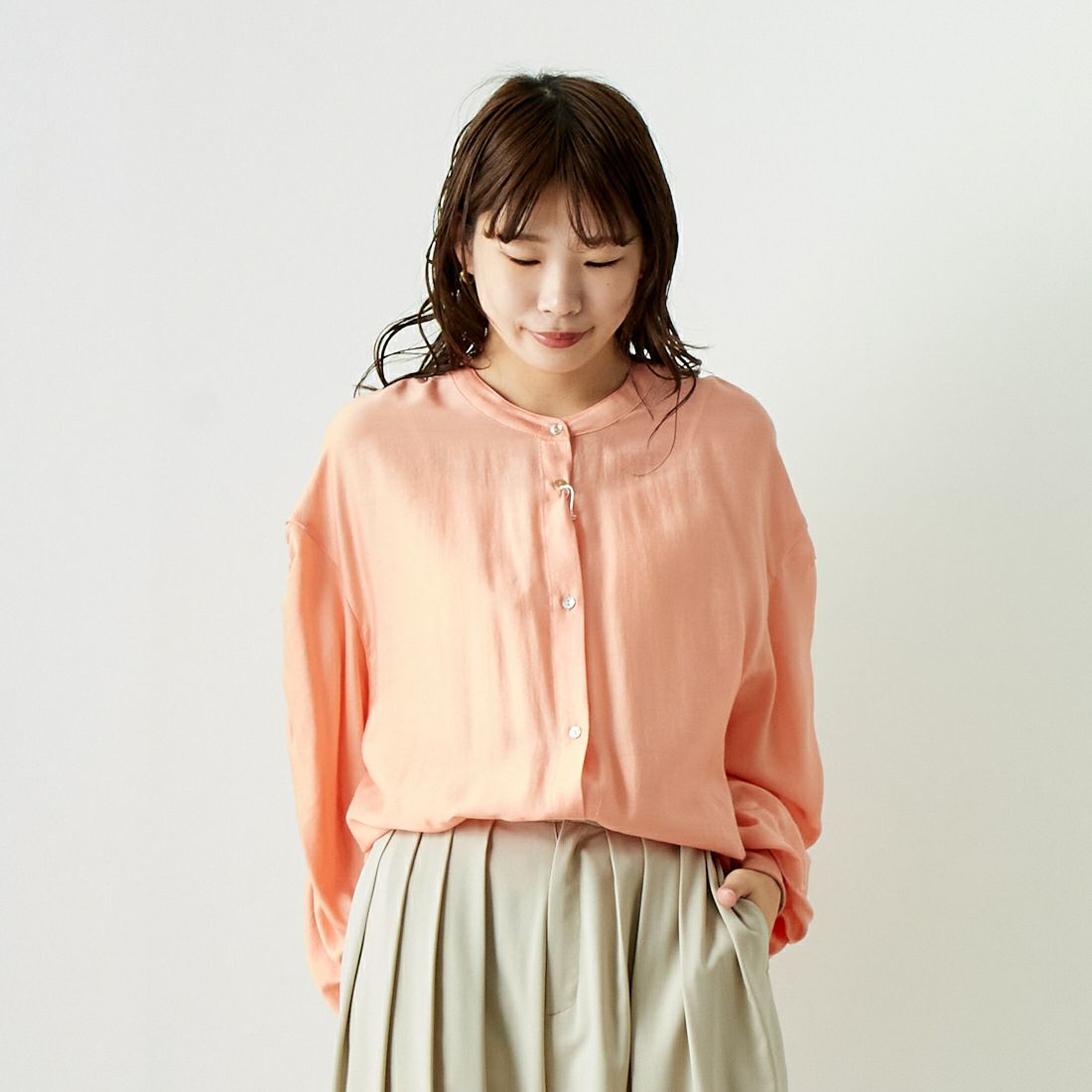 CHIGNON [シニヨン] シャーリングスリーブシャツ [1636-593JS] ORANGE &&モデル身長：167cm 着用サイズ：F&&