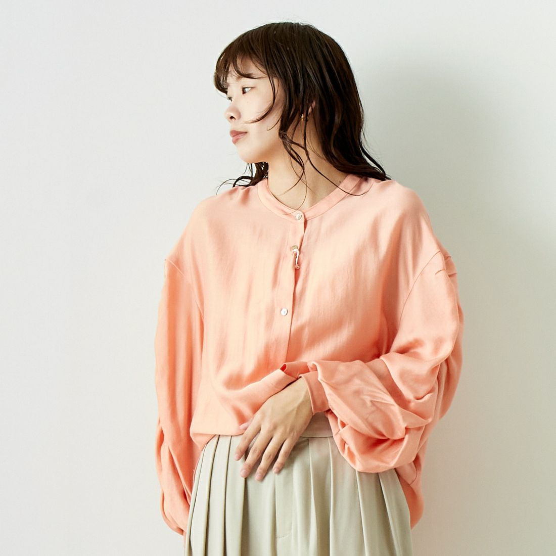 CHIGNON [シニヨン] シャーリングスリーブシャツ [1636-593JS] ORANGE &&モデル身長：167cm 着用サイズ：F&&