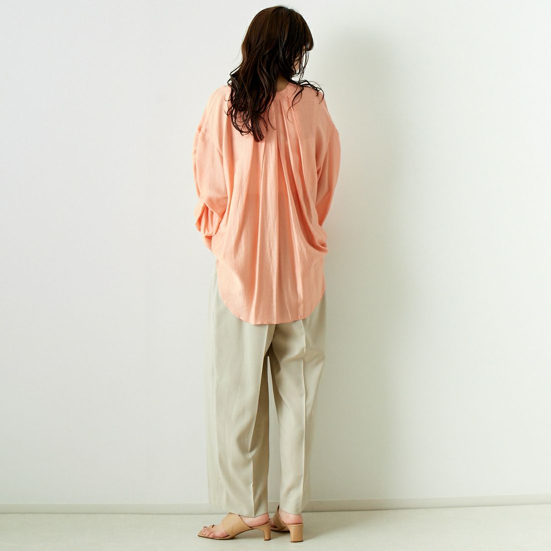 CHIGNON [シニヨン] シャーリングスリーブシャツ [1636-593JS] ORANGE &&モデル身長：167cm 着用サイズ：F&&