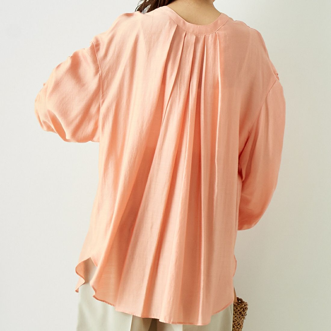 CHIGNON [シニヨン] シャーリングスリーブシャツ [1636-593JS] ORANGE &&モデル身長：167cm 着用サイズ：F&&