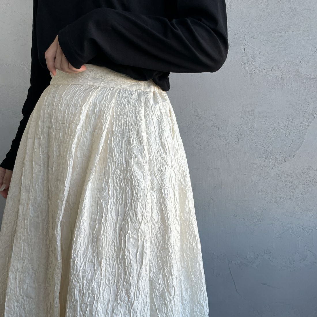 USINE [ユジーヌ] ジャガード織 タックギャザーフレアスカート [2410501] IVORY &&モデル身長：163cm 着用サイズ：F&&