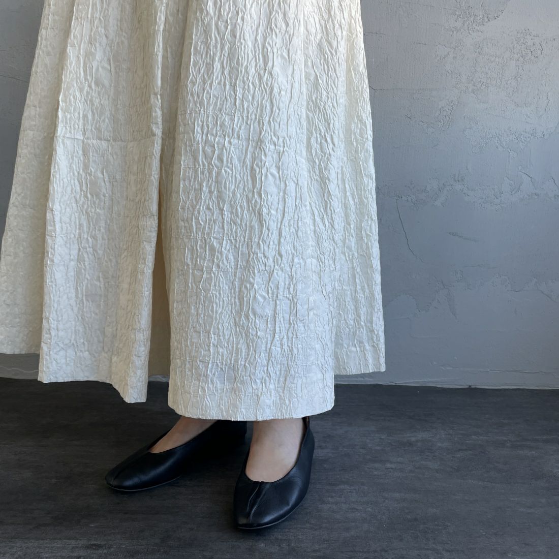 USINE [ユジーヌ] ジャガード織 タックギャザーフレアスカート [2410501] IVORY &&モデル身長：163cm 着用サイズ：F&&