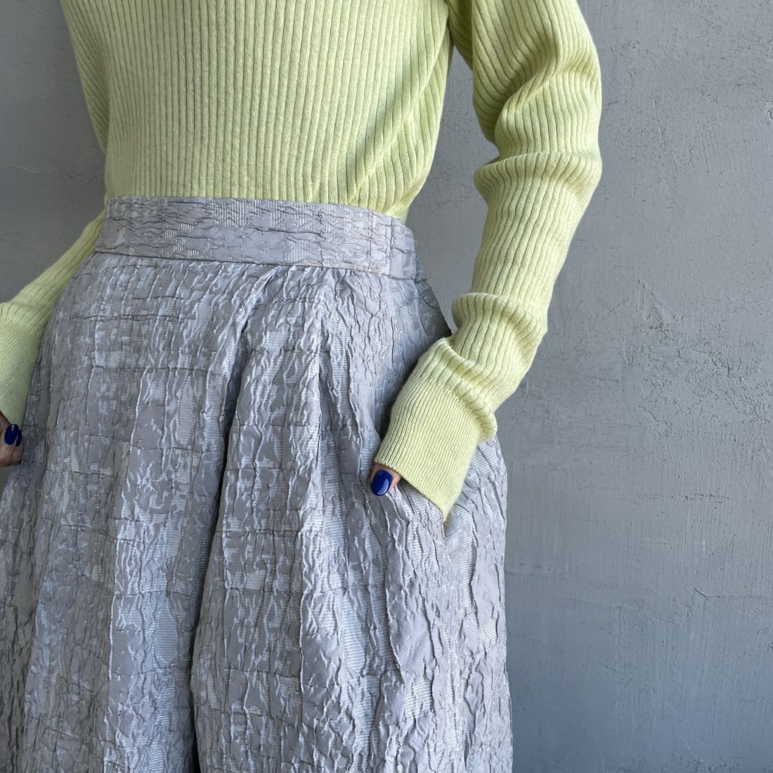 USINE [ユジーヌ] ジャガード織 タックギャザーフレアスカート [2410501] GRAY &&モデル身長：156cm 着用サイズ：F&&