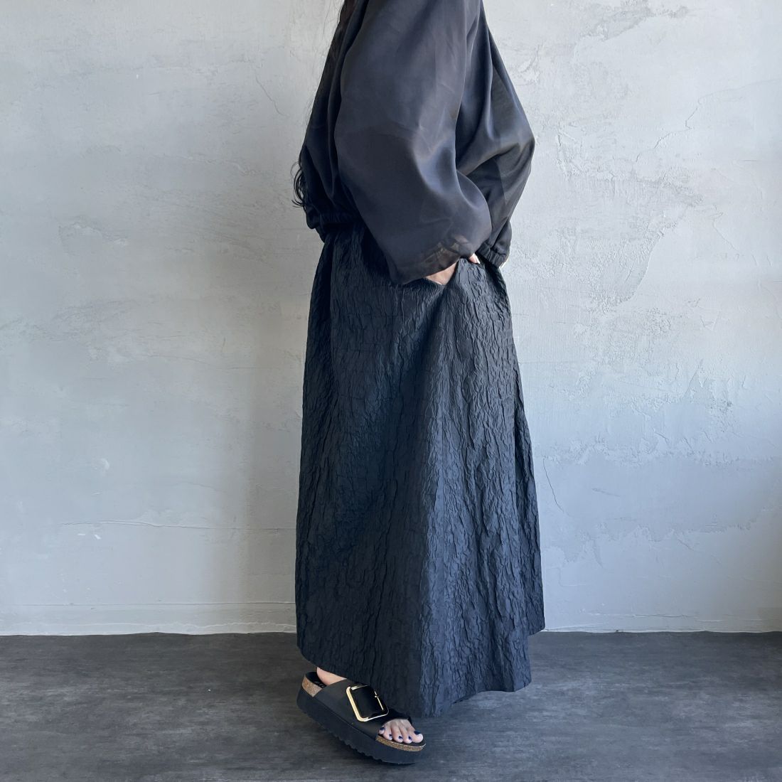 USINE [ユジーヌ] ジャガード織 タックギャザーフレアスカート [2410501] BLACK &&モデル身長：156cm 着用サイズ：F&&