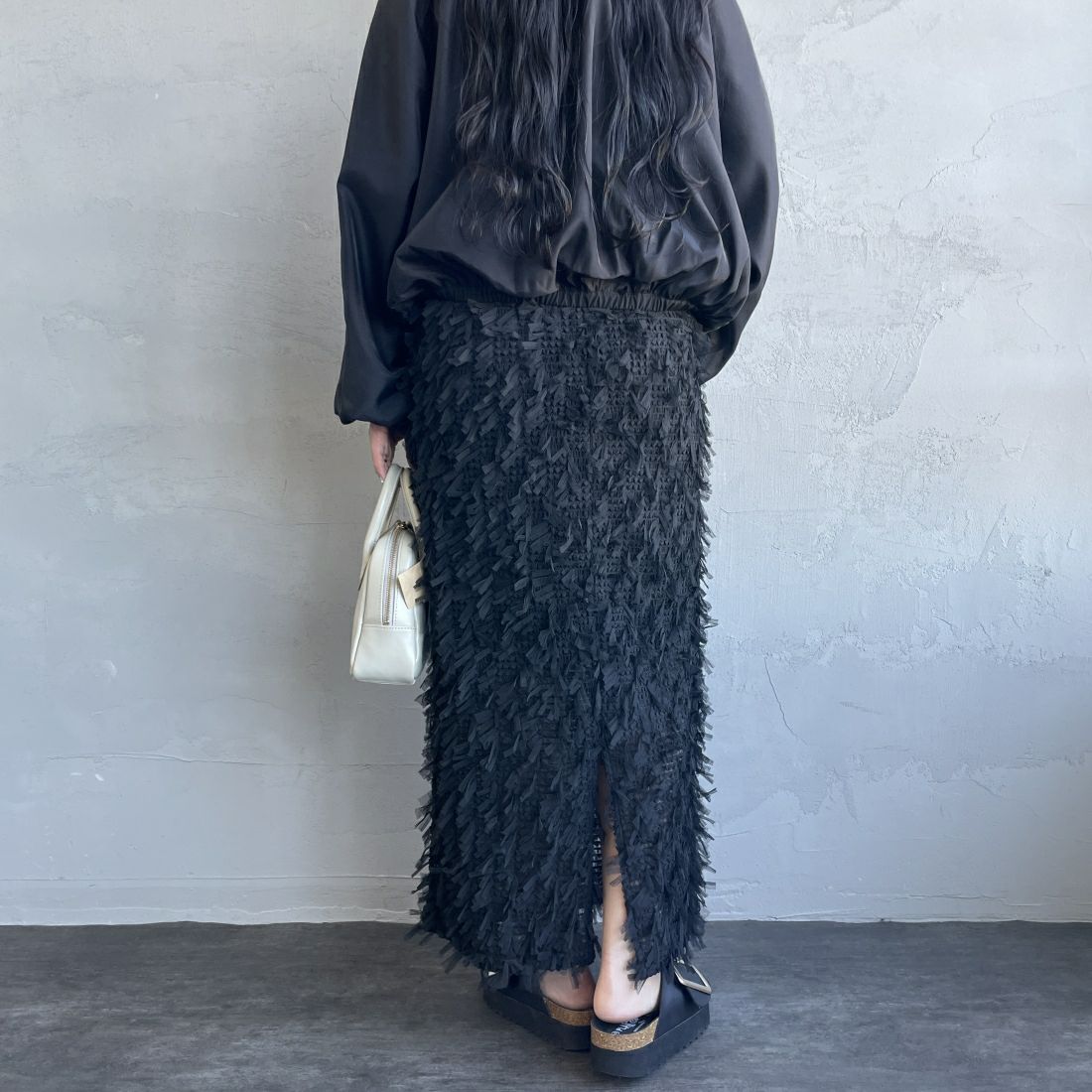 USINE [ユジーヌ] テープヤーン ロングタイトスカート [2410301] BLACK &&モデル身長：156cm 着用サイズ：F&&