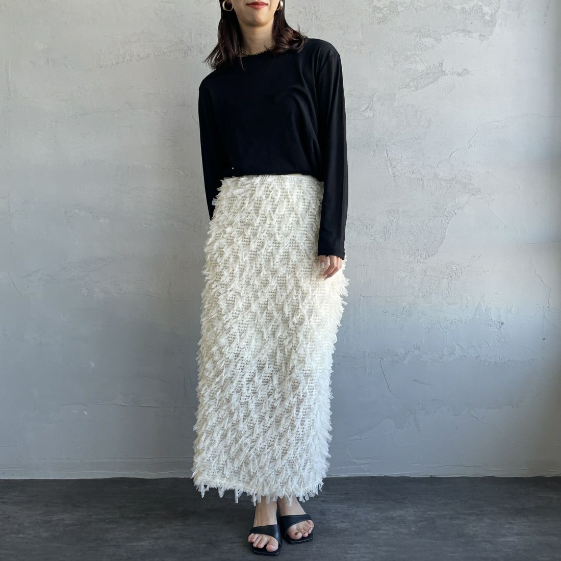USINE [ユジーヌ] テープヤーン ロングタイトスカート [2410301] OFF WHITE &&モデル身長：163cm 着用サイズ：F&&