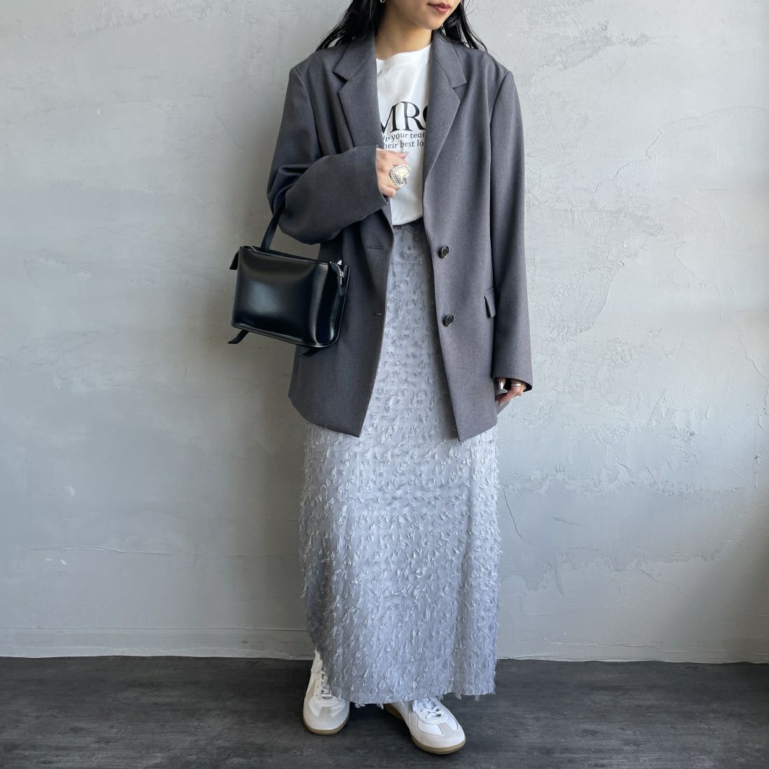 By/m [バイエム] ジャガードフリンジ フェザーナローロングスカート [23142061] 07 GRAY &&モデル身長：156cm 着用サイズ：F&&