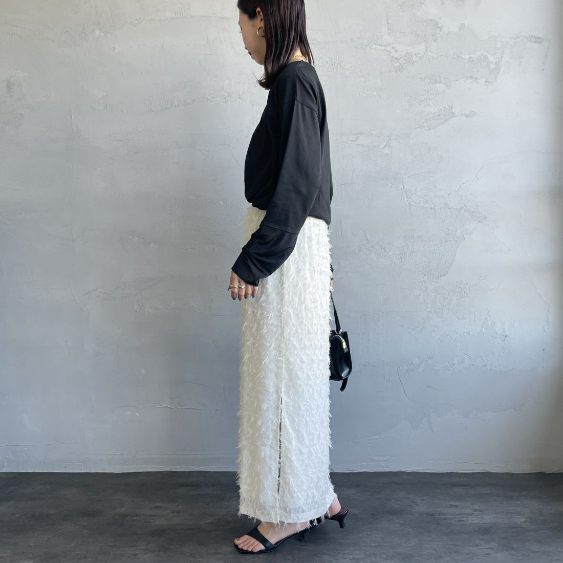 By/m [バイエム] ジャガードフリンジ フェザーナローロングスカート [23142061] 02 OFF &&モデル身長：163cm 着用サイズ：F&&