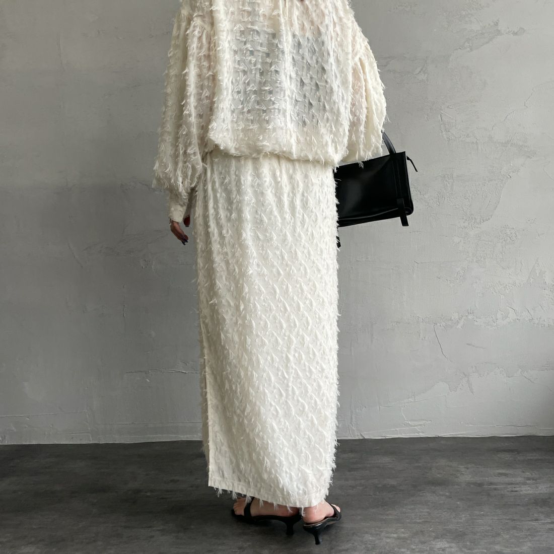 By/m [バイエム] ジャガードフリンジ フェザーナローロングスカート [23142061] 02 OFF &&モデル身長：163cm 着用サイズ：F&&