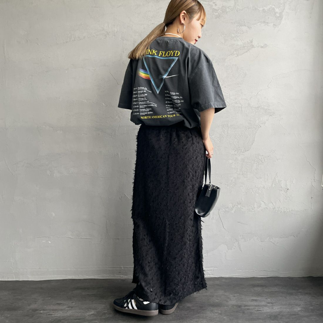 By/m [バイエム] ジャガードフリンジ フェザーナローロングスカート [23142061] 09 BLACK &&モデル身長：156cm 着用サイズ：F&&