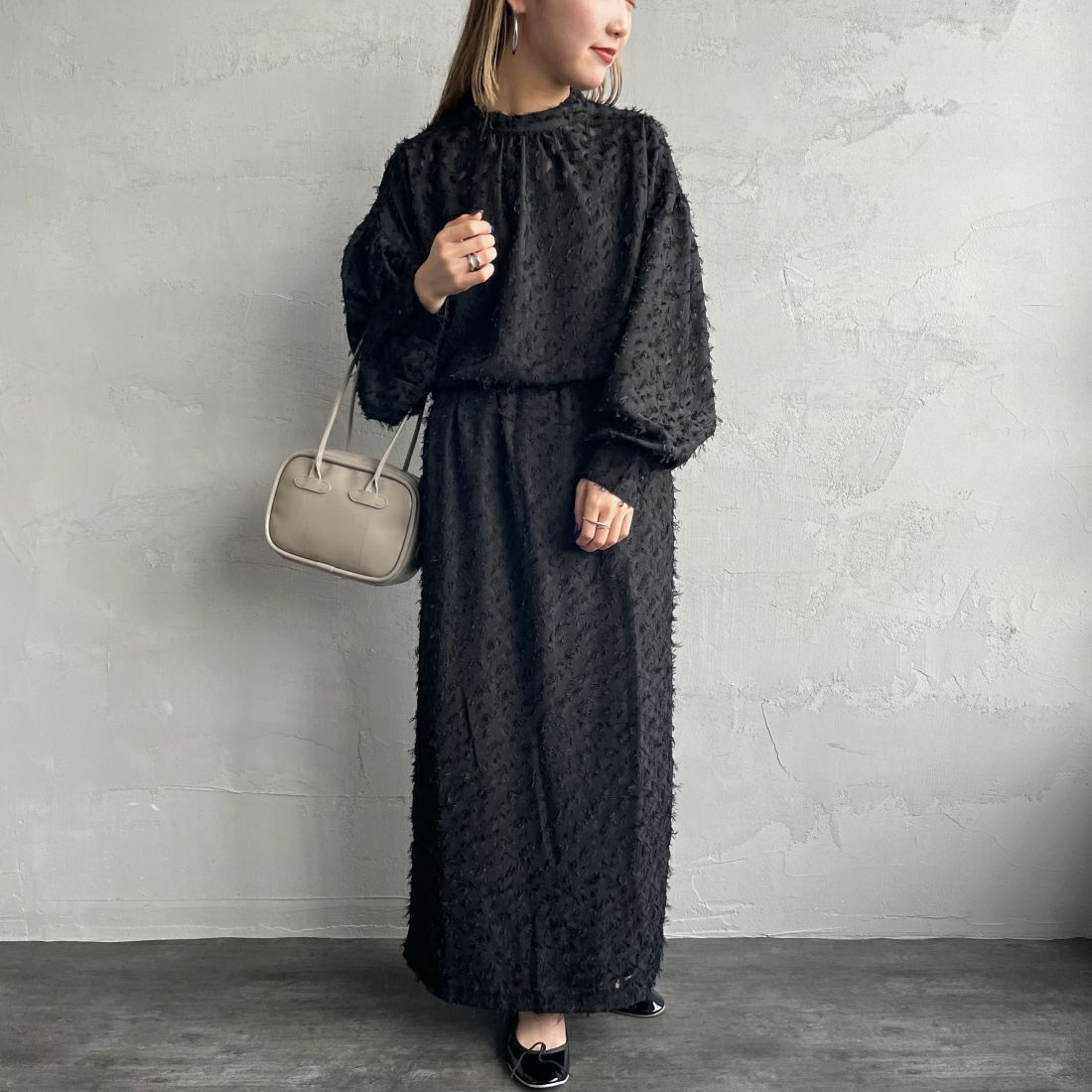 By/m [バイエム] ジャガードフリンジ フェザーナローロングスカート [23142061] 09 BLACK &&モデル身長：156cm 着用サイズ：F&&