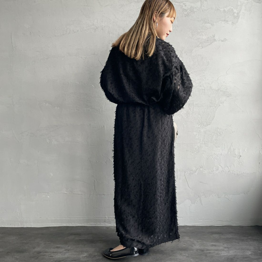 By/m [バイエム] ジャガードフリンジ フェザーナローロングスカート [23142061] 09 BLACK &&モデル身長：156cm 着用サイズ：F&&