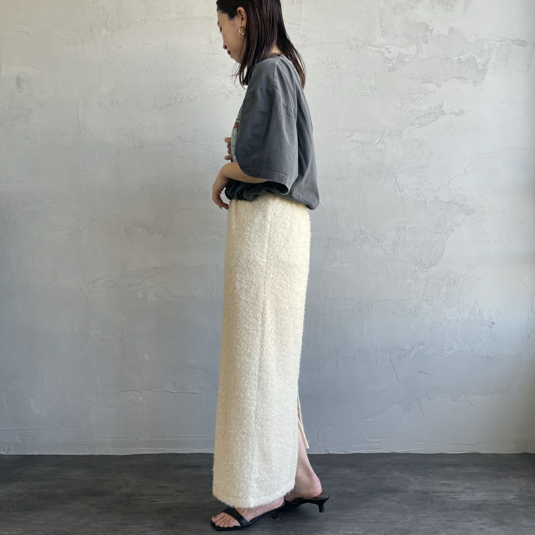 By/m [バイエム] フェザーフリンジ ナローロングスカート [23142066] 02 OFF &&モデル身長：163cm 着用サイズ：F&&