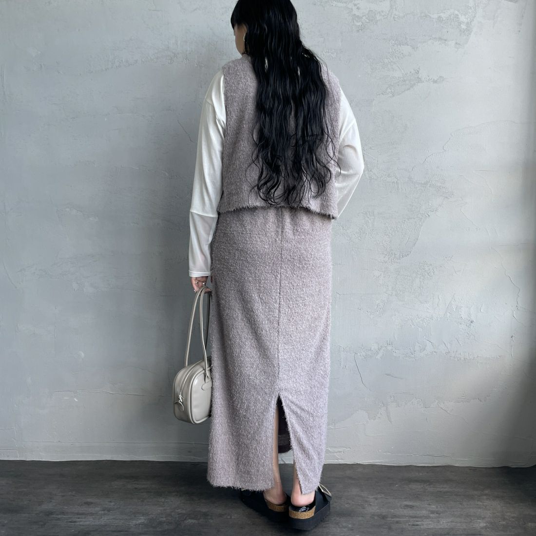 By/m [バイエム] フェザーフリンジ ナローロングスカート [23142066] 07 GRAY &&モデル身長：156cm 着用サイズ：F&&