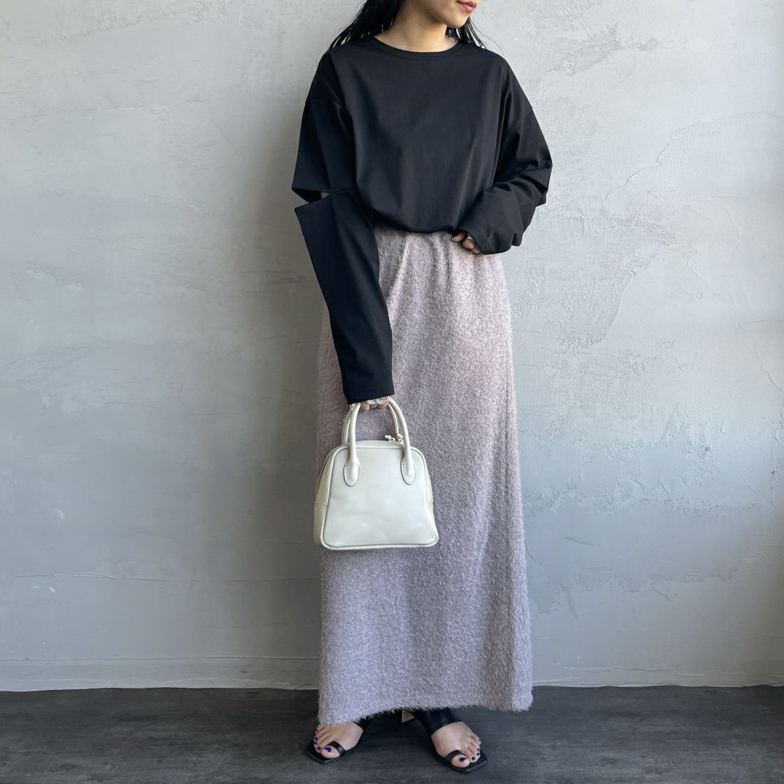 By/m [バイエム] フェザーフリンジ ナローロングスカート [23142066] 07 GRAY &&モデル身長：156cm 着用サイズ：F&&