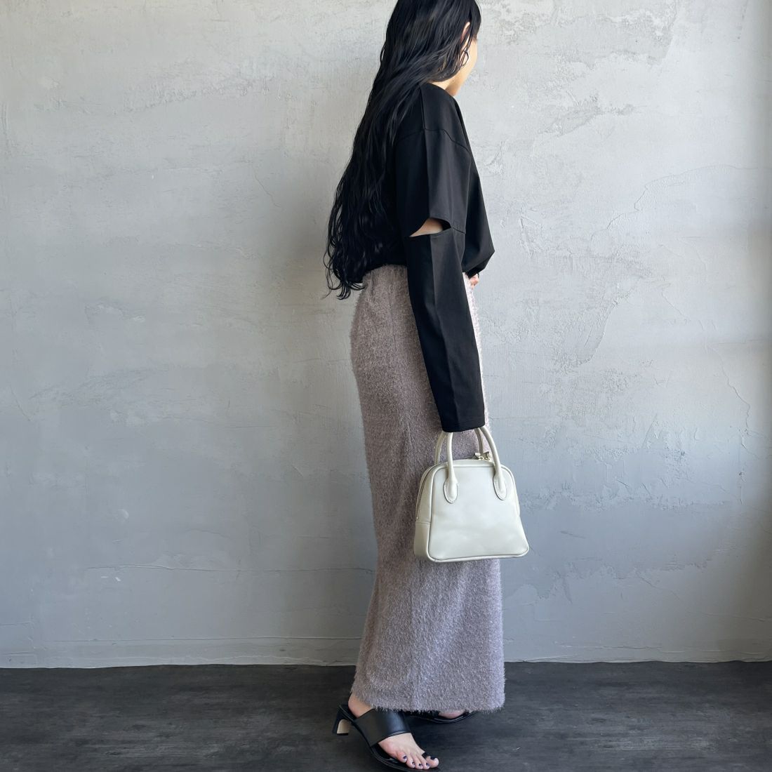 By/m [バイエム] フェザーフリンジ ナローロングスカート [23142066] 07 GRAY &&モデル身長：156cm 着用サイズ：F&&