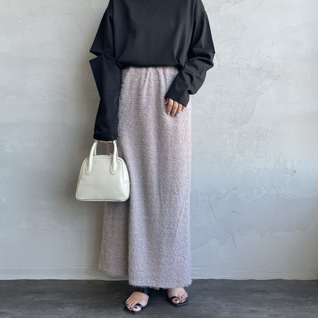 By/m [バイエム] フェザーフリンジ ナローロングスカート [23142066] 07 GRAY &&モデル身長：156cm 着用サイズ：F&&