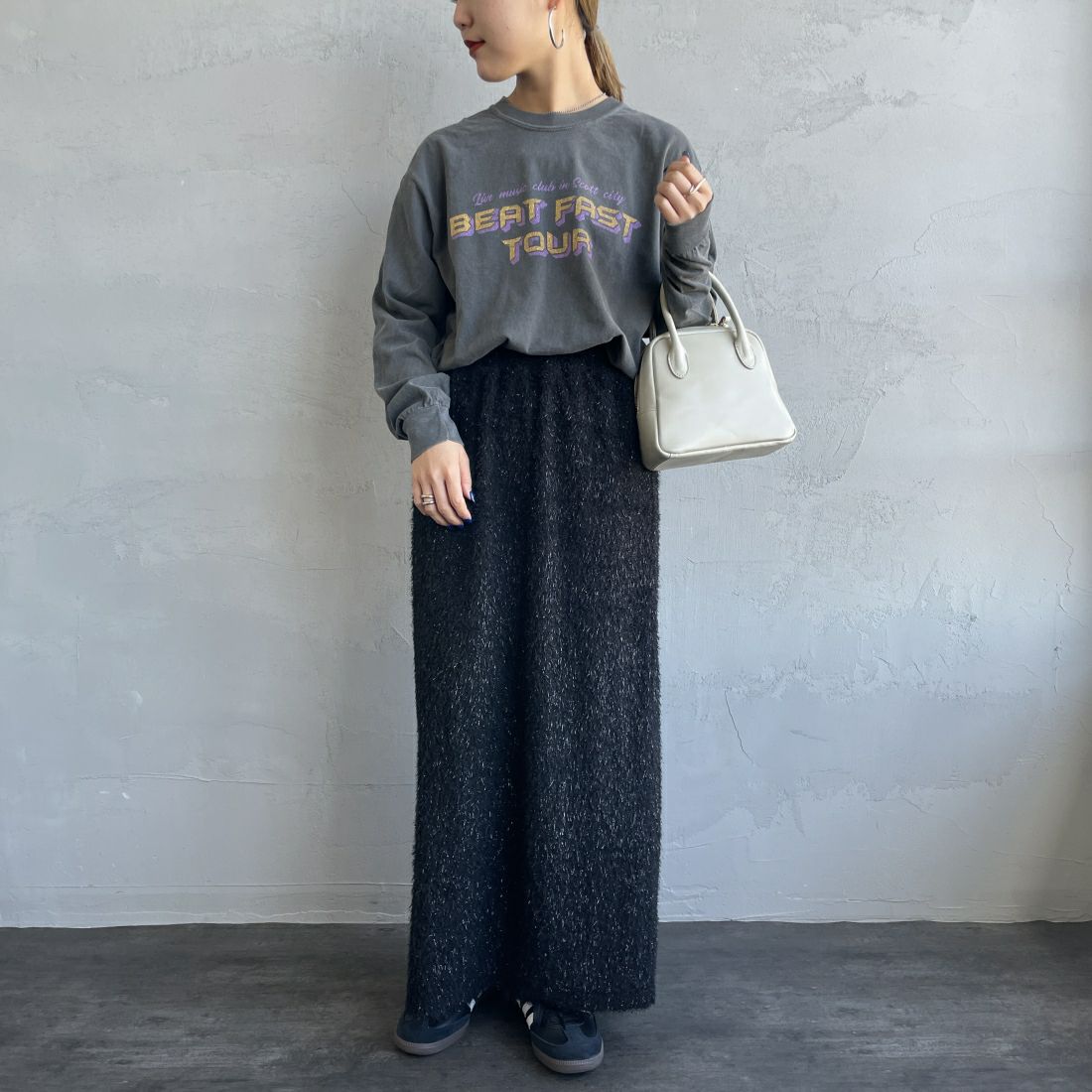 By/m [バイエム] フェザーフリンジ ナローロングスカート [23142066] 09 BLACK &&モデル身長：156cm 着用サイズ：F&&