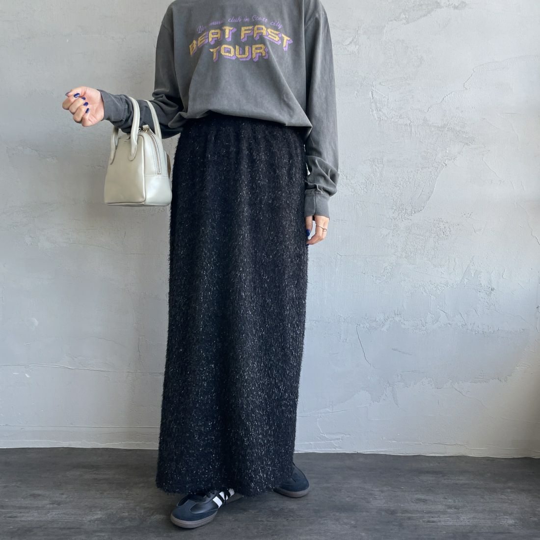 By/m [バイエム] フェザーフリンジ ナローロングスカート [23142066] 09 BLACK &&モデル身長：156cm 着用サイズ：F&&