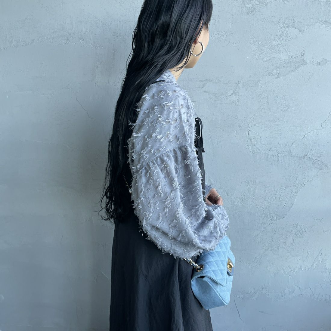 By/m [バイエム] ジャガードフリンジ フェザーブラウス [23142060] 07 GRAY &&モデル身長：156cm 着用サイズ：F&&