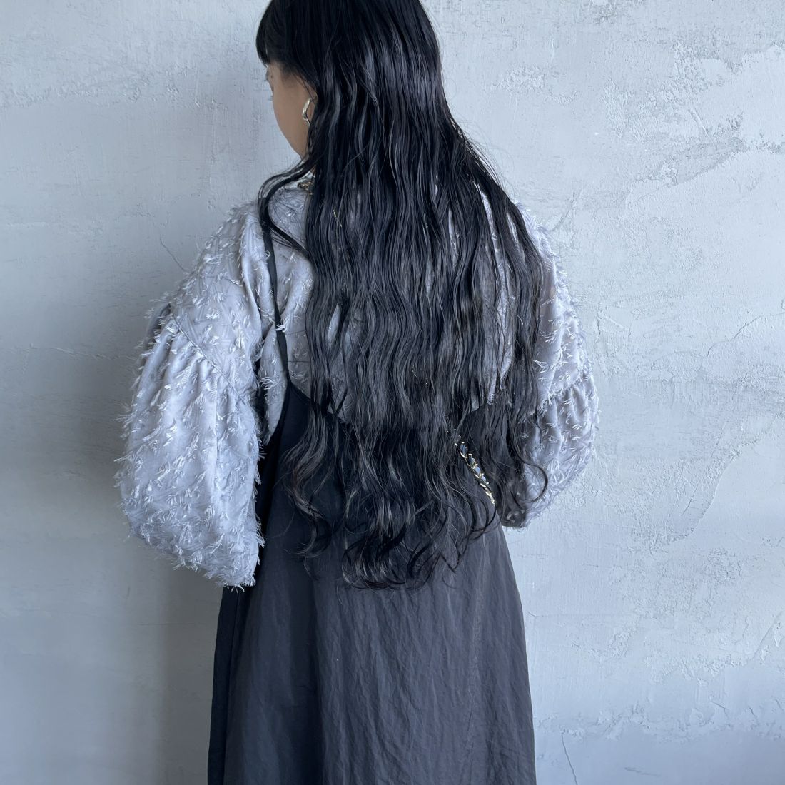 By/m [バイエム] ジャガードフリンジ フェザーブラウス [23142060] 07 GRAY &&モデル身長：156cm 着用サイズ：F&&