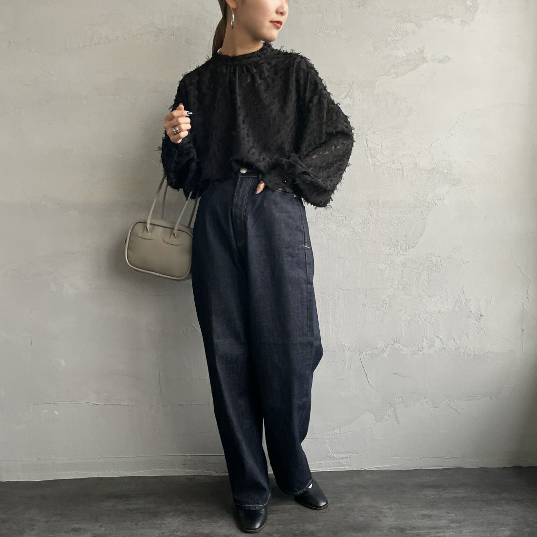 By/m [バイエム] ジャガードフリンジ フェザーブラウス [23142060] 09 BLACK &&モデル身長：156cm 着用サイズ：F&&