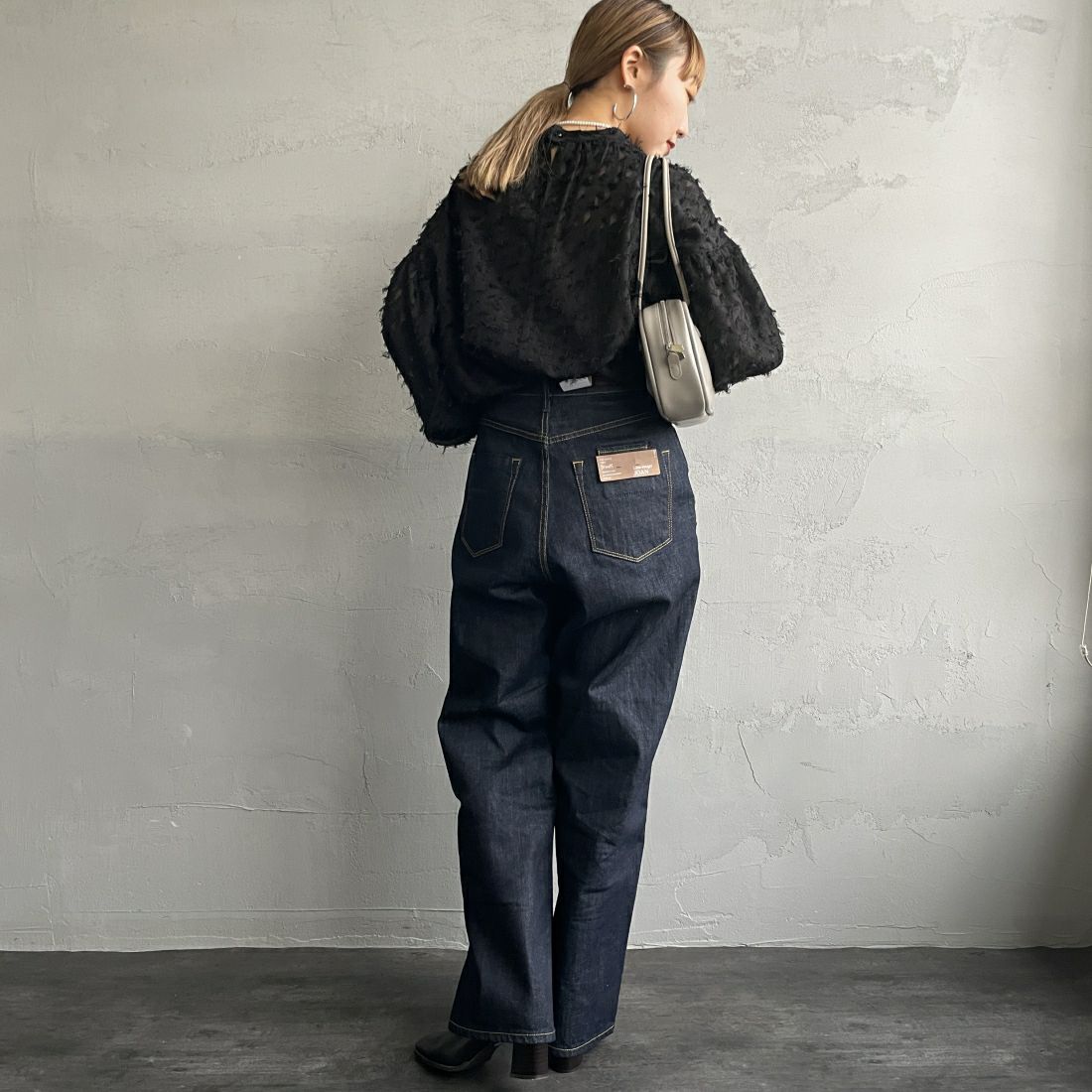 By/m [バイエム] ジャガードフリンジ フェザーブラウス [23142060] 09 BLACK &&モデル身長：156cm 着用サイズ：F&&