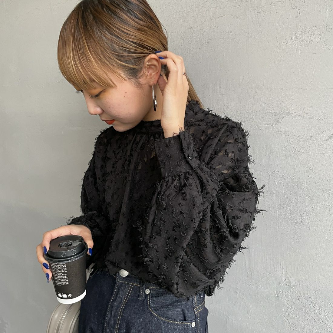 By/m [バイエム] ジャガードフリンジ フェザーブラウス [23142060] 09 BLACK &&モデル身長：156cm 着用サイズ：F&&