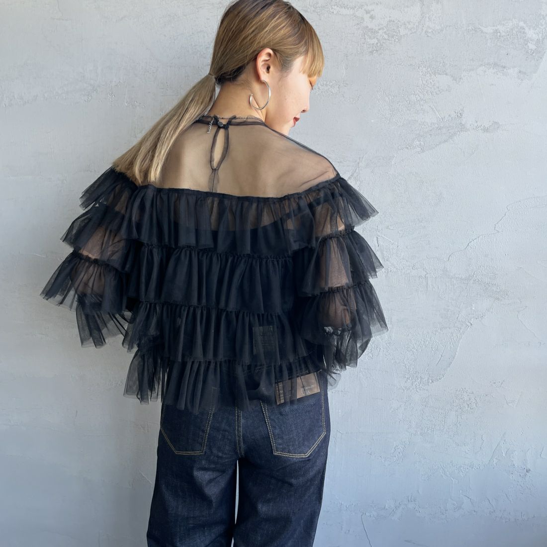 USINE [ユジーヌ] 袖フリル チュールシアーブラウス [2410603] BLACK &&モデル身長：156cm 着用サイズ：F&&