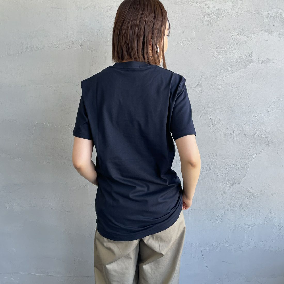 FRED PERRY [フレッドペリー] ローレルリース刺繍 ショートスリーブTシャツ [M4580] 248 NAVY &&モデル身長：159cm 着用サイズ：XS&&