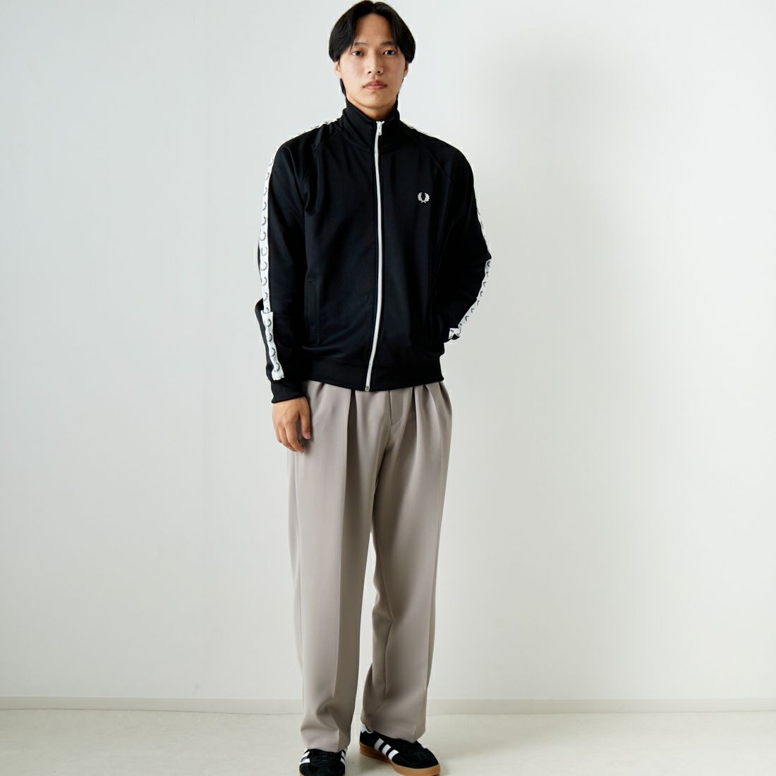 FRED PERRY [フレッドペリー] トラックジャケット [J4620] 198 BLACK &&モデル身長：179cm 着用サイズ：M&&