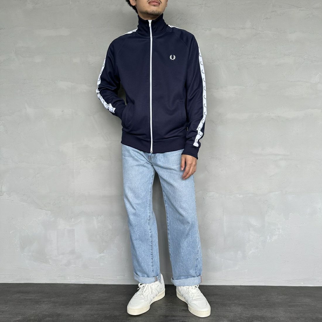 FRED PERRY [フレッドペリー] トラックジャケット [J4620] 885 CARBON &&モデル身長：168cm 着用サイズ：M&&