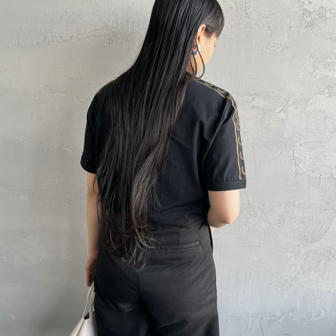 FRED PERRY [フレッドペリー] コントラストテープ リンガーTシャツ [M4613] U78 BLACK &&モデル身長：156cm 着用サイズ：S&&
