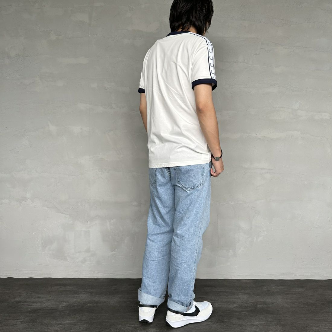 FRED PERRY [フレッドペリー] テープドリンガーTシャツ [M4620] 129 SNOW W &&モデル身長：173cm 着用サイズ：M&&