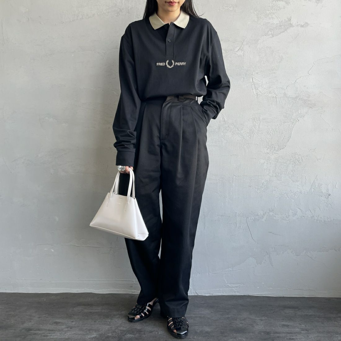 FRED PERRY [フレッドペリー] ロゴ刺繍 ロングスリーブポロシャツ [M7714] BLACK &&モデル身長：156cm 着用サイズ：S&&