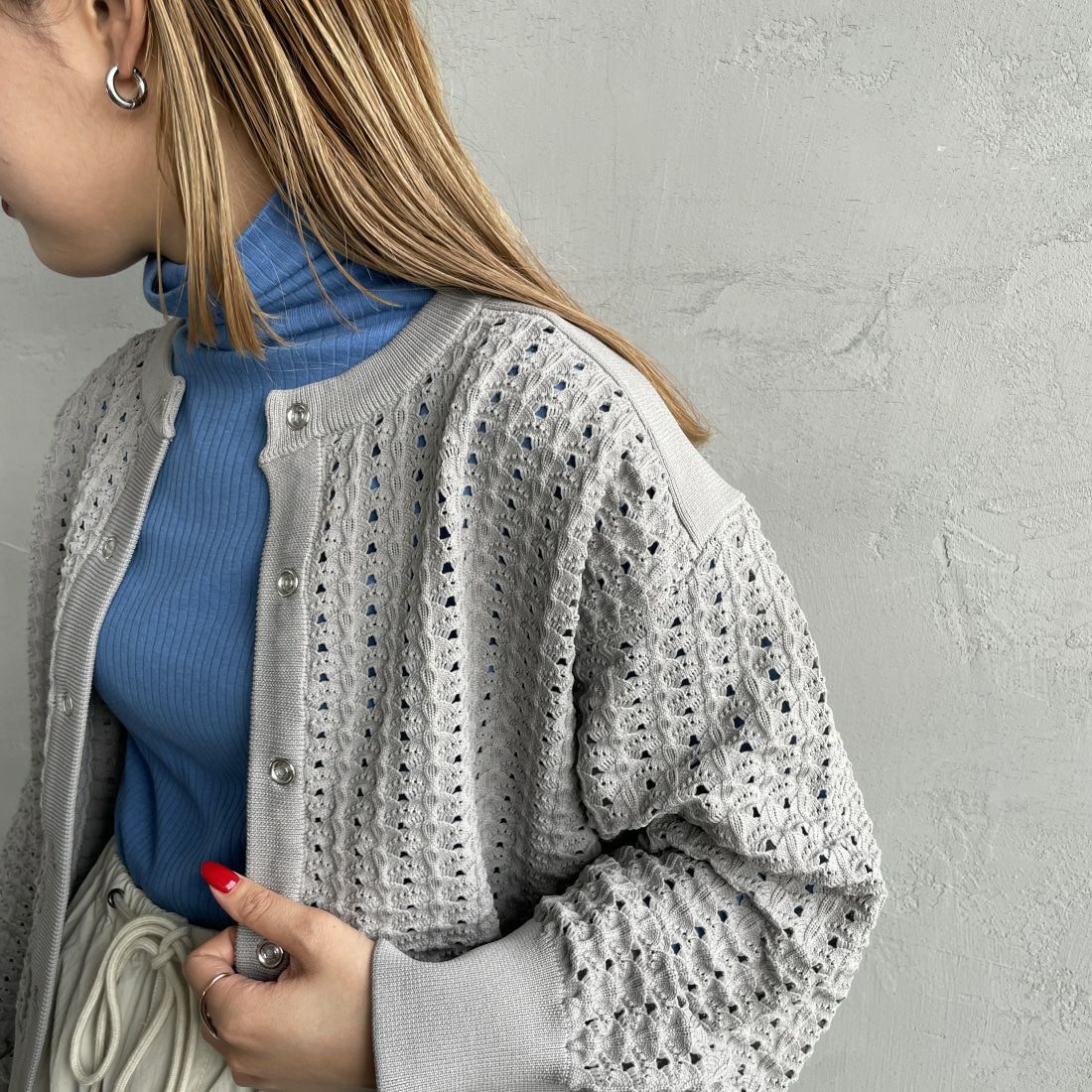 Maison de L'allure [メゾン ドゥ ラリュール] 透かし柄 スポンディッシュカーディガン [23131007] 05 L.GRAY &&モデル身長：156cm 着用サイズ：F&&