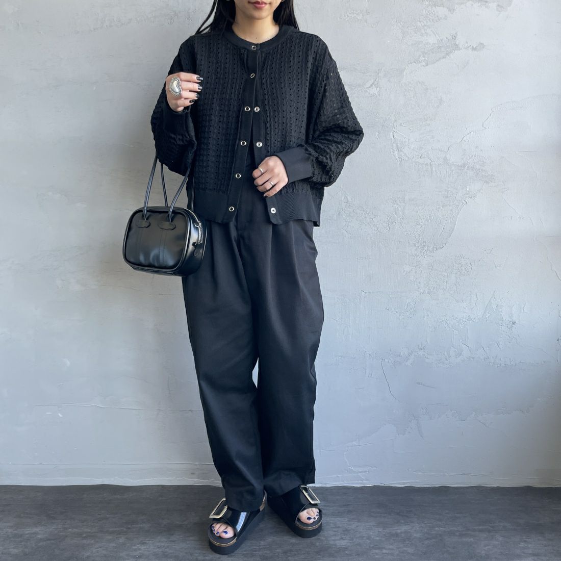 Maison de L'allure [メゾン ドゥ ラリュール] 透かし柄 スポンディッシュカーディガン [23131007] 09 BLACK &&モデル身長：156cm 着用サイズ：F&&