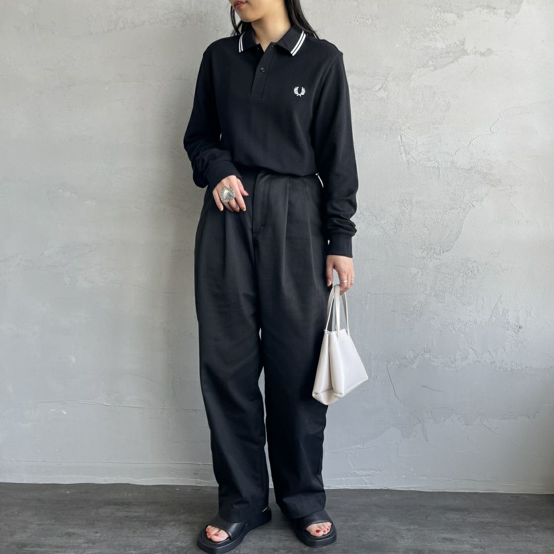 FRED PERRY [フレッドペリー] ツインティップライン ロングスリーブポロシャツ [M3636] 350 BLACK &&モデル身長：156cm 着用サイズ：S&&